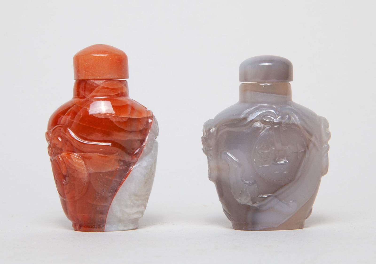 Chinese Cameo Agate Snuff Bottle (1 of 9)
