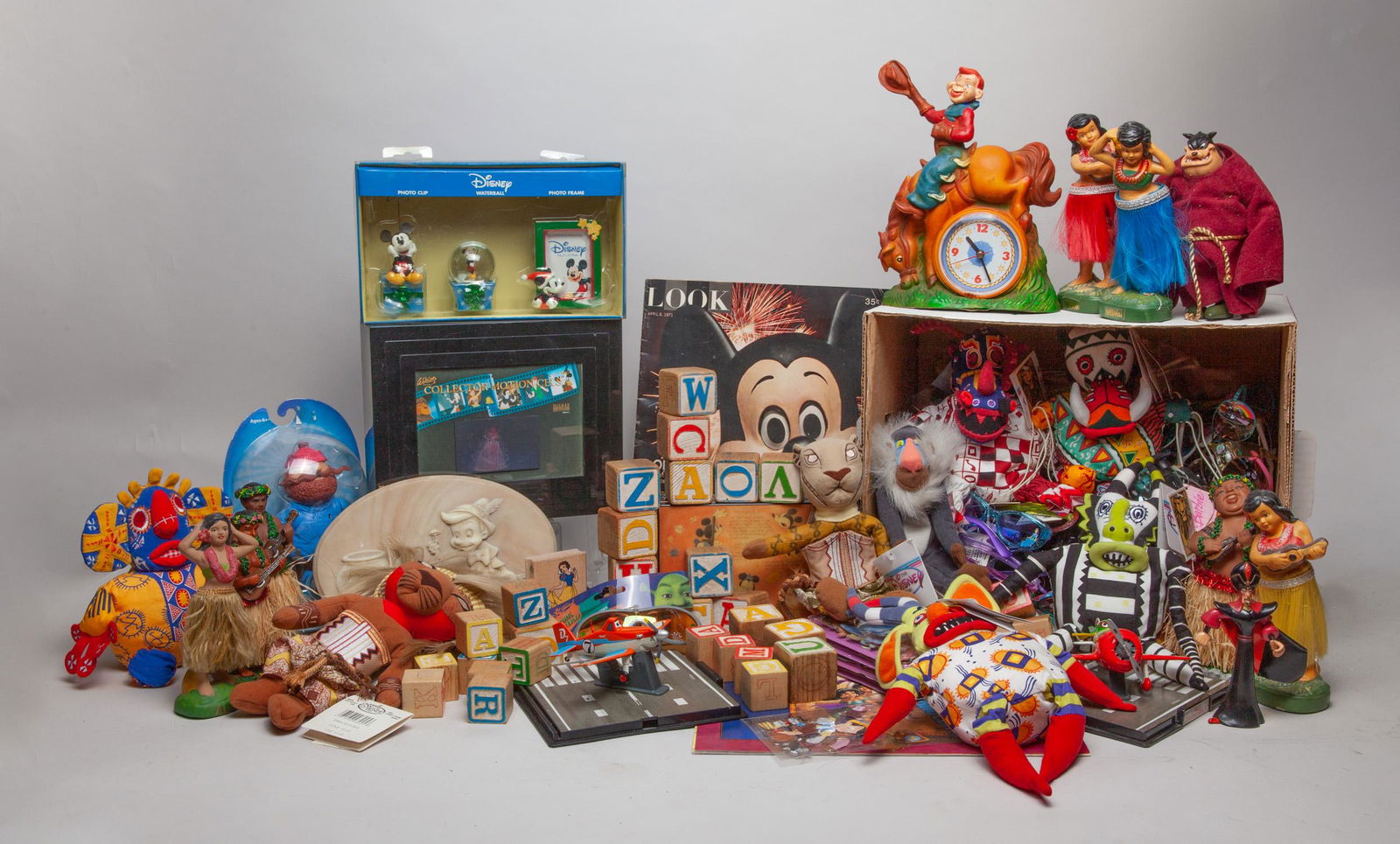 Large Set Disney Toys & Decors (1 of 11)