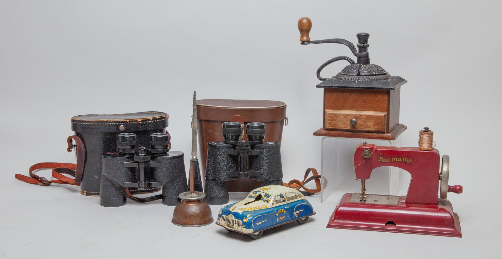 Collectible Telescope & Machines Decors: Including two vintage telescopes, a coffee bean grinder, a sewing machine, a car model and room decors. 6-6-9inch (largest).