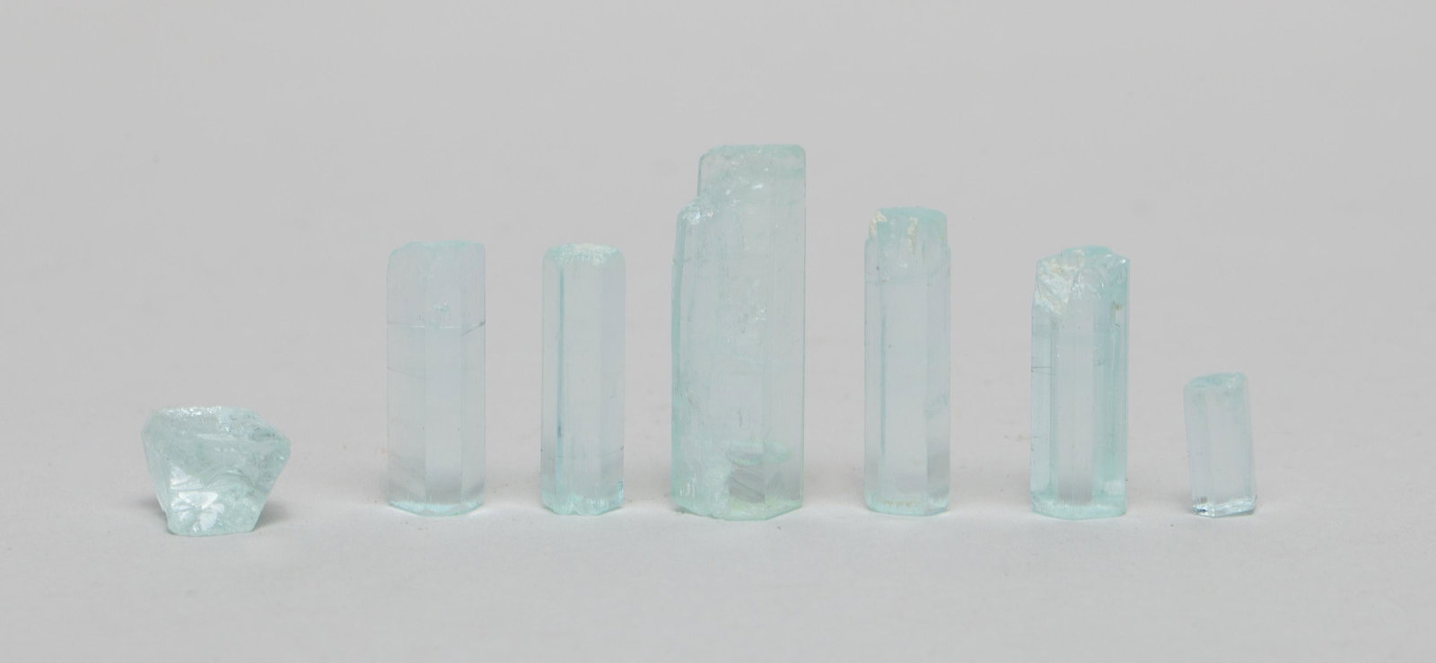 High Quality Clear Aquamarine Stones: Group of seven pieces of aquamarine gemstone, aquamarine is a blue or cyan variety of the beryl family, as one of the most popular blue gemstones, aquamarine is steeped in myth and legend. Approx. 10.