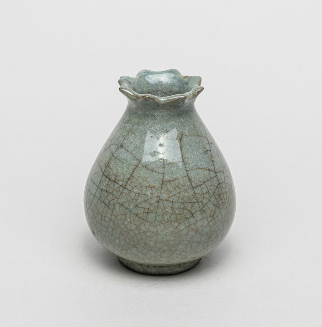Chinese Guan Type Porcelain Water Pot (1 of 13)