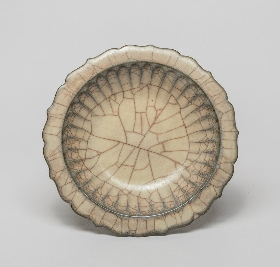 Chinese Ge Type Porcelain Lotus Plate (1 of 10)