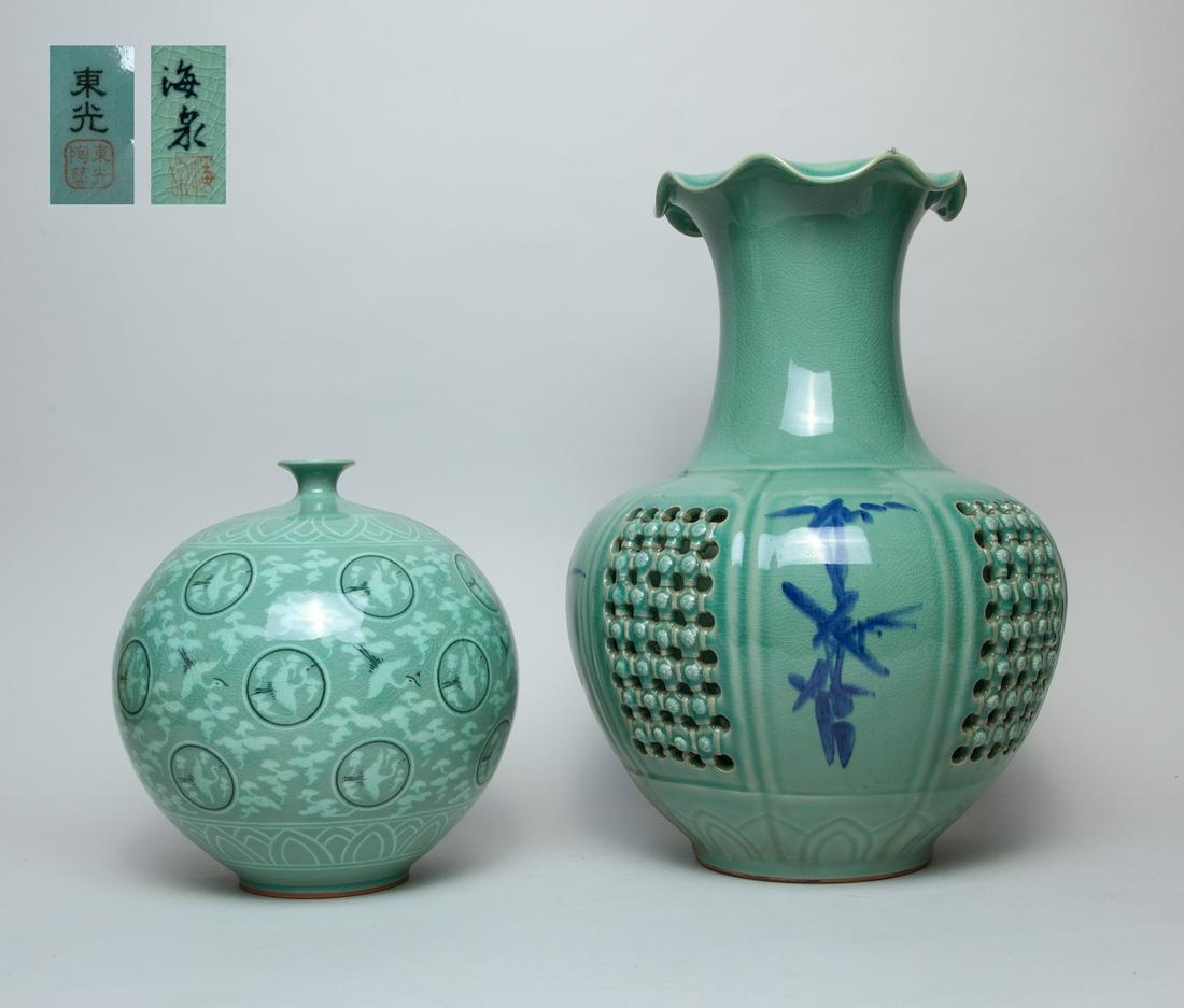 Two Korean Porcelain Vases (1 of 11)