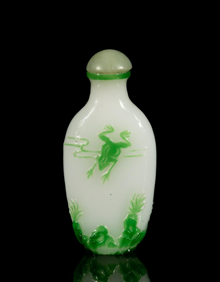 Rare Chinese Overlay Glass Snuff Bottle (1 of 13)