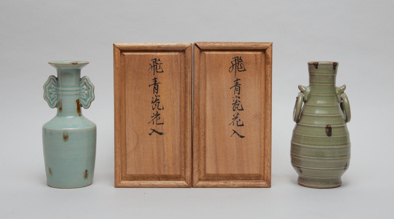Two Chinese Porcelain Cabinet Vase (1 of 12)