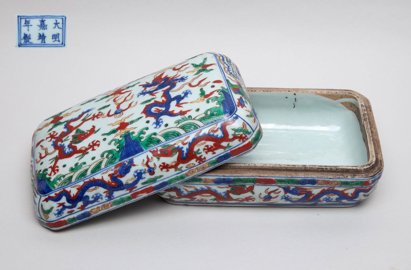Large Chinese Wuchai Porcelain Box (1 of 12)