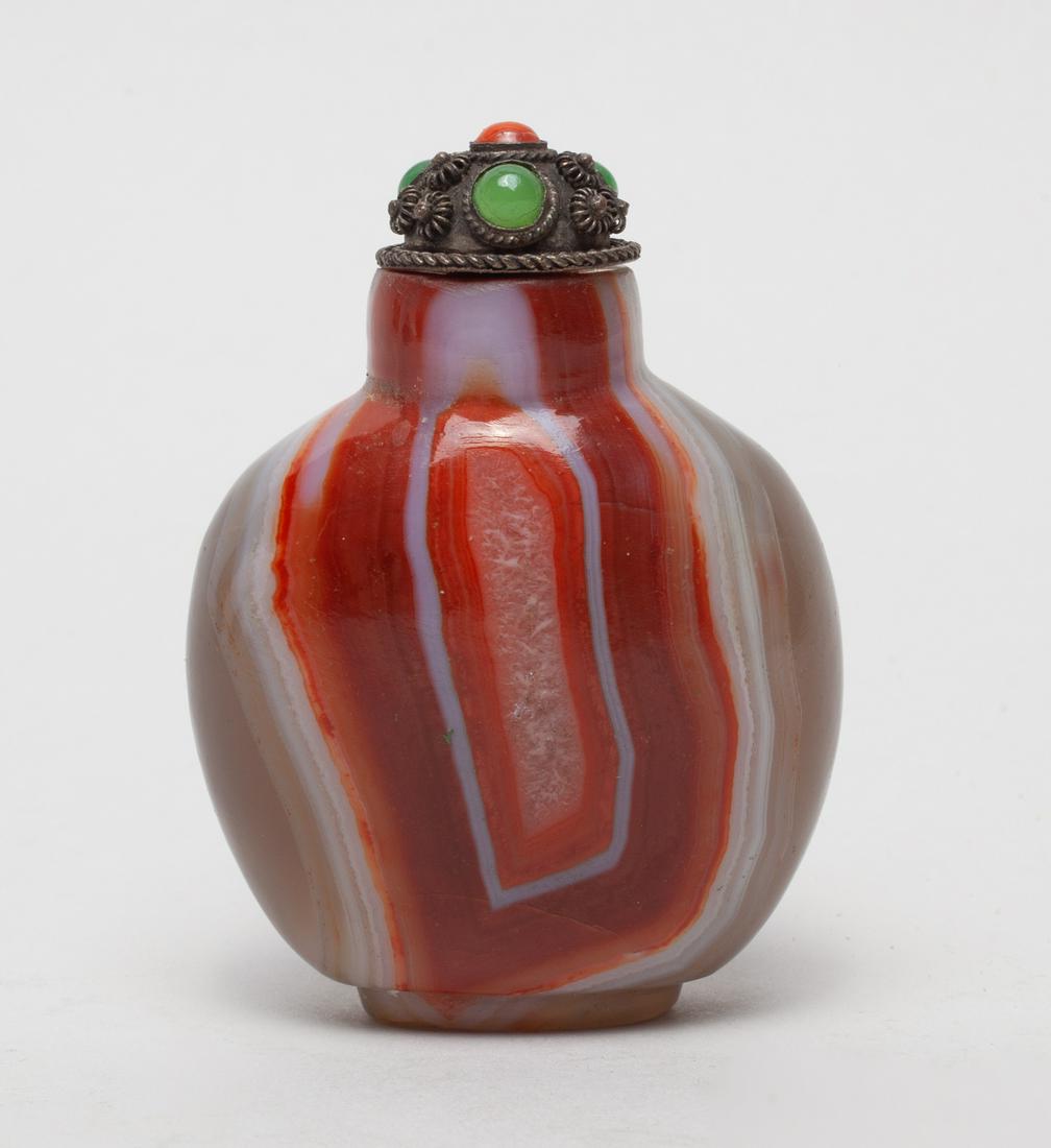 Chinese Cameo Agate Snuff Bottle (1 of 7)