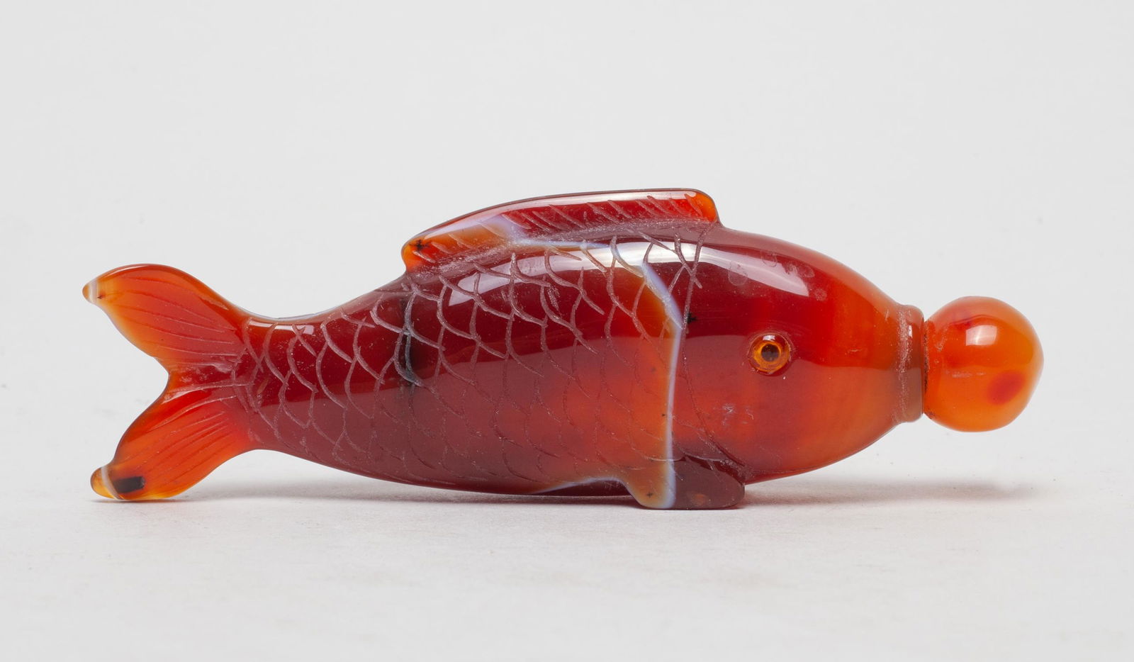 Chinese Cameo Agate Snuff Bottle (1 of 8)