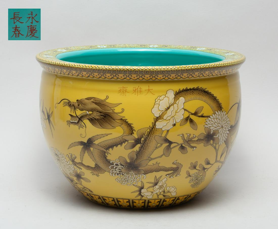 Chinese Export Porcelain Pot (1 of 10)