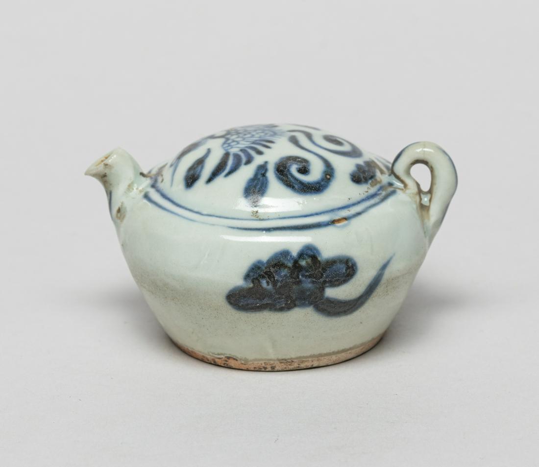 Chinese Blue & White Porcelain Water Pot: The top side painted with a phoenix among clouds, the sides with clouds, the bottom marked with two characters. 2.9inch L, 2.4inch W, 1.6inch H.