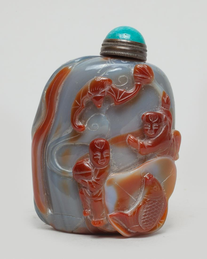 Chinese Cameo Agate Snuff Bottle (1 of 7)