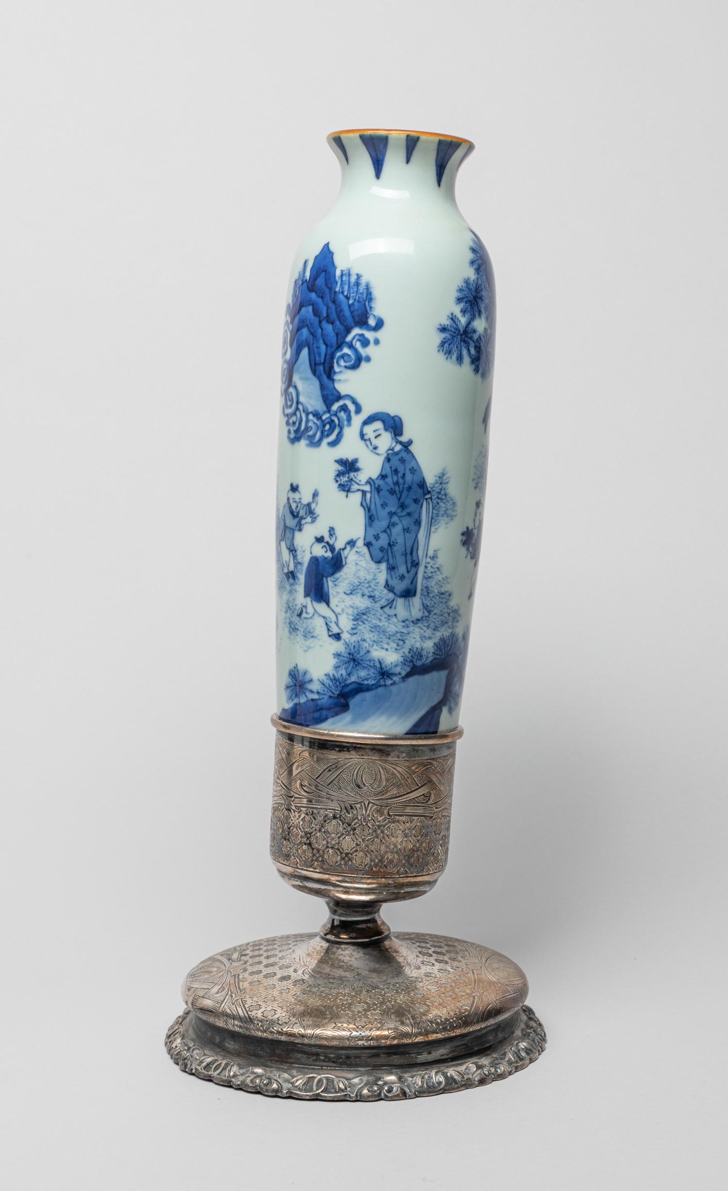 Chinese Export Porcelain Vase (1 of 13)