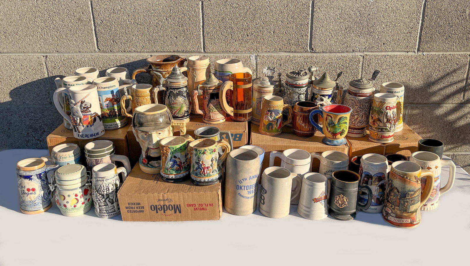 Collectible Vintage Mugs: Large set vintage mugs. Size Varies.