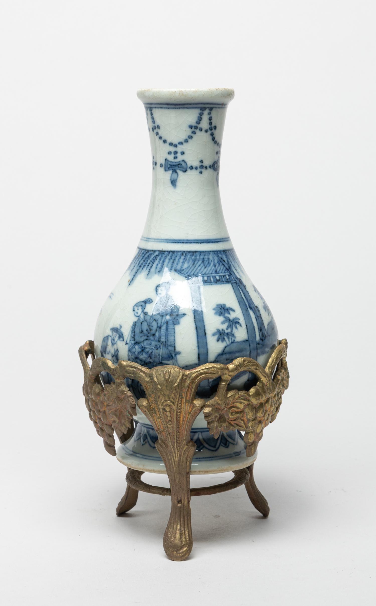 Chinese Export Porcelain Vase w/ Stand (1 of 10)