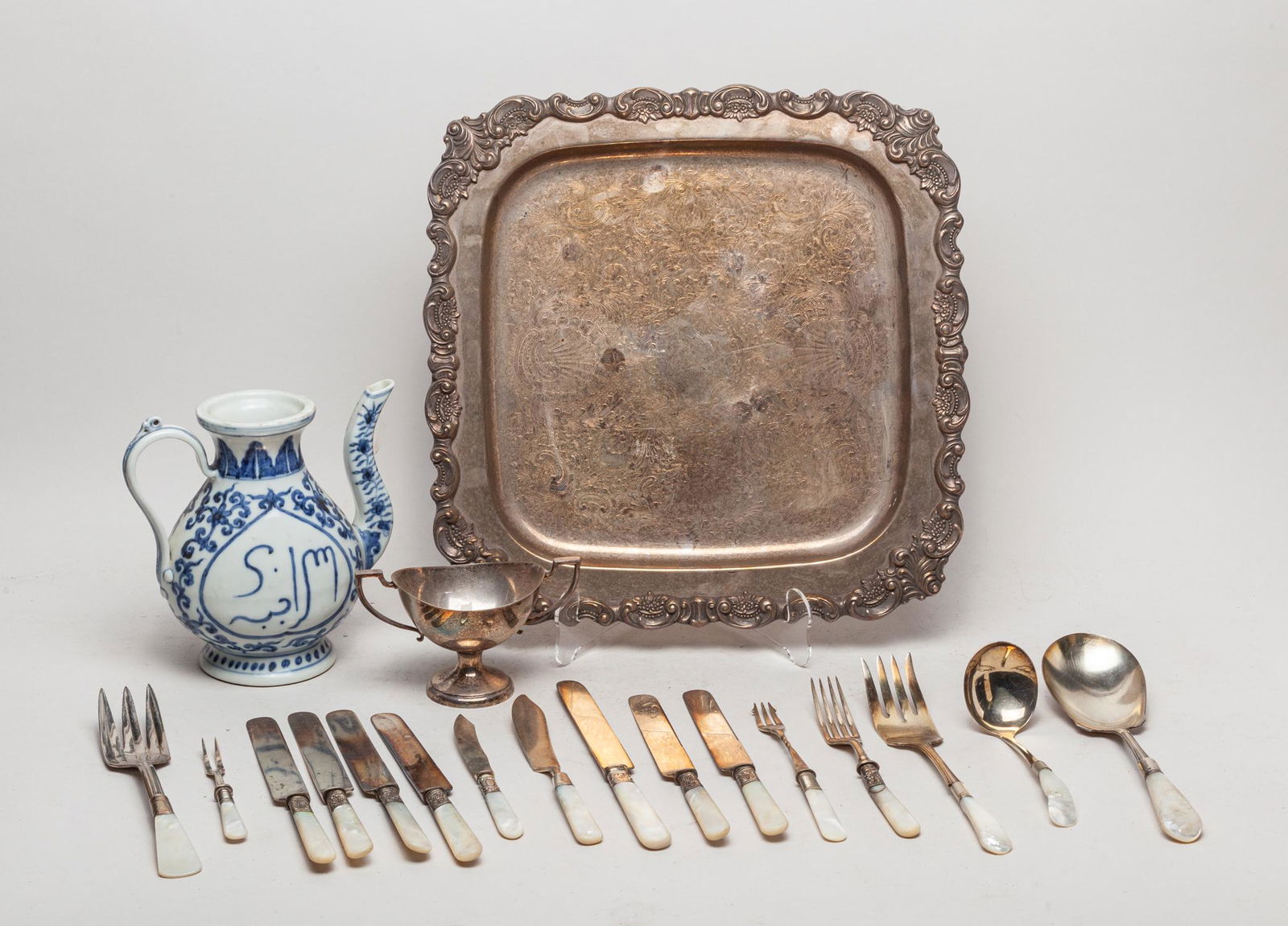 Chinese Export Porcelain Pot & Service (1 of 15)