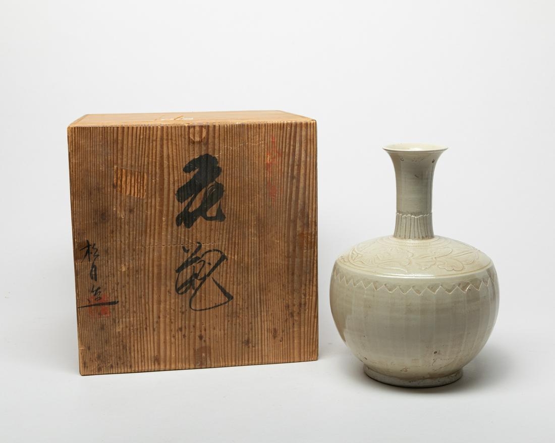 Chinese Ding Stoneware Porcelain Vase (1 of 12)