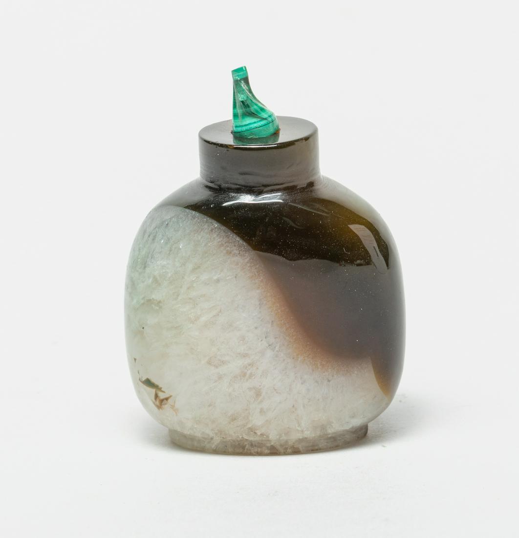 Chinese Cameo Agate Snuff Bottle (1 of 11)