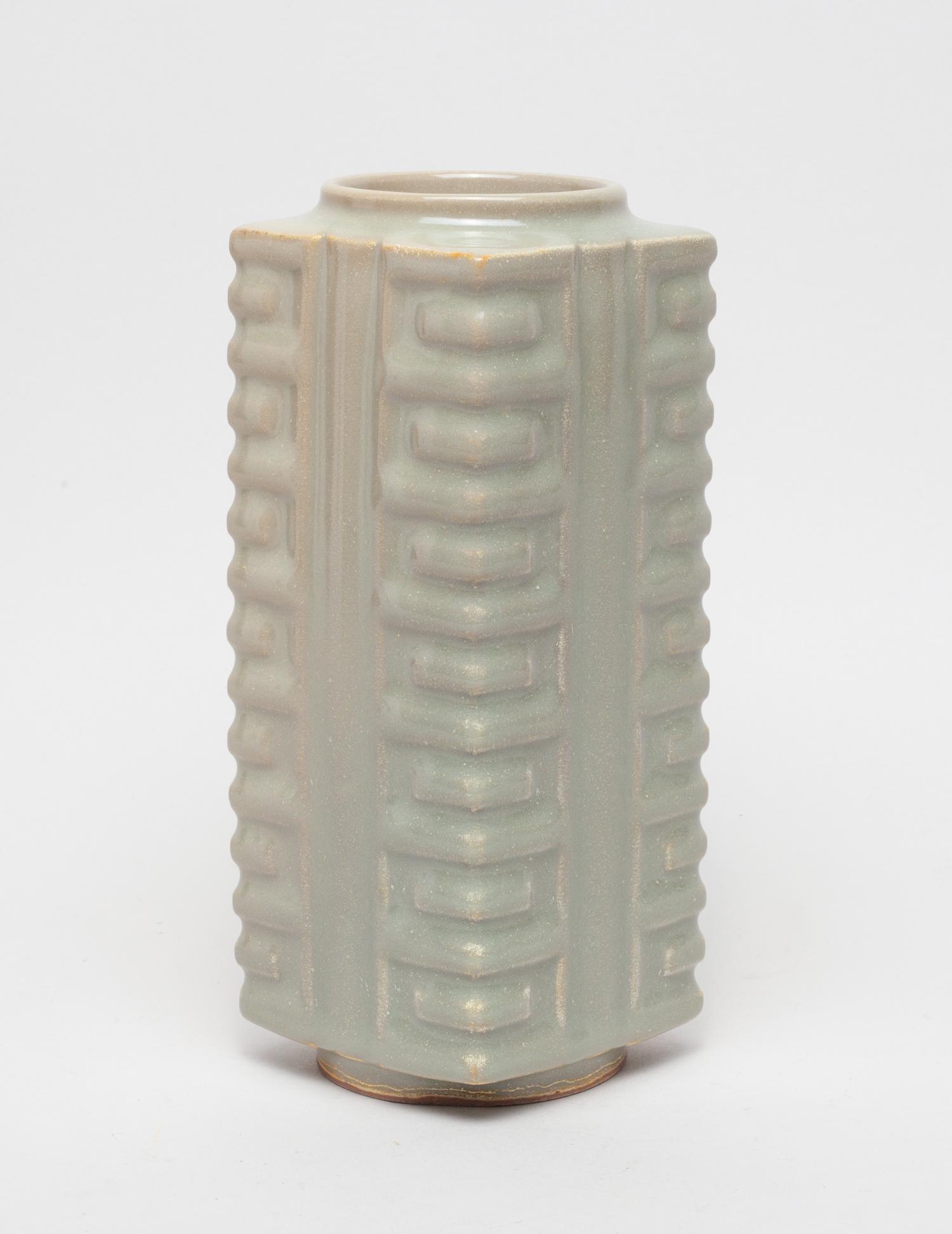 Chinese Shipwreck Porcelain Vase (1 of 12)