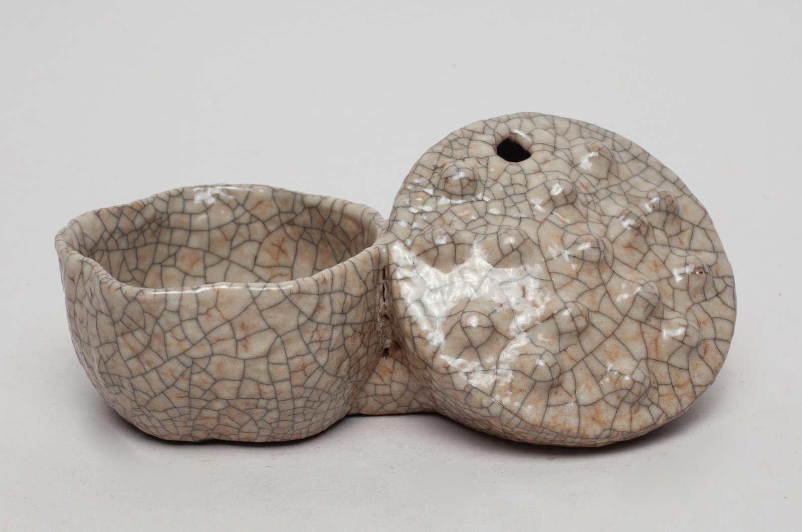 Chinese Ge Stoneware Porcelain Brush Washer: Well potted in lotus seedpod form, covered overall save for the base with beige glaze suffused with black crackles. 6.5inch L, 3.2inch W, 2.6inch H.