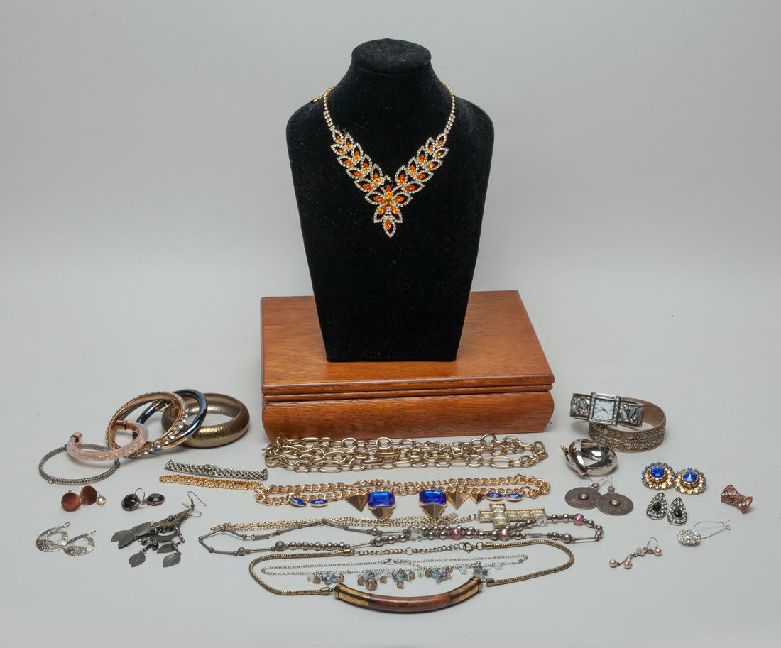 Vintage Nice Quality Costume Jewelry Sets (1 of 11)