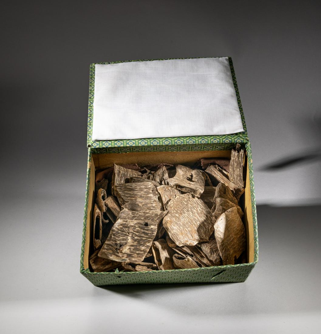 Chinese Export agarwood Pieces (1 of 10)