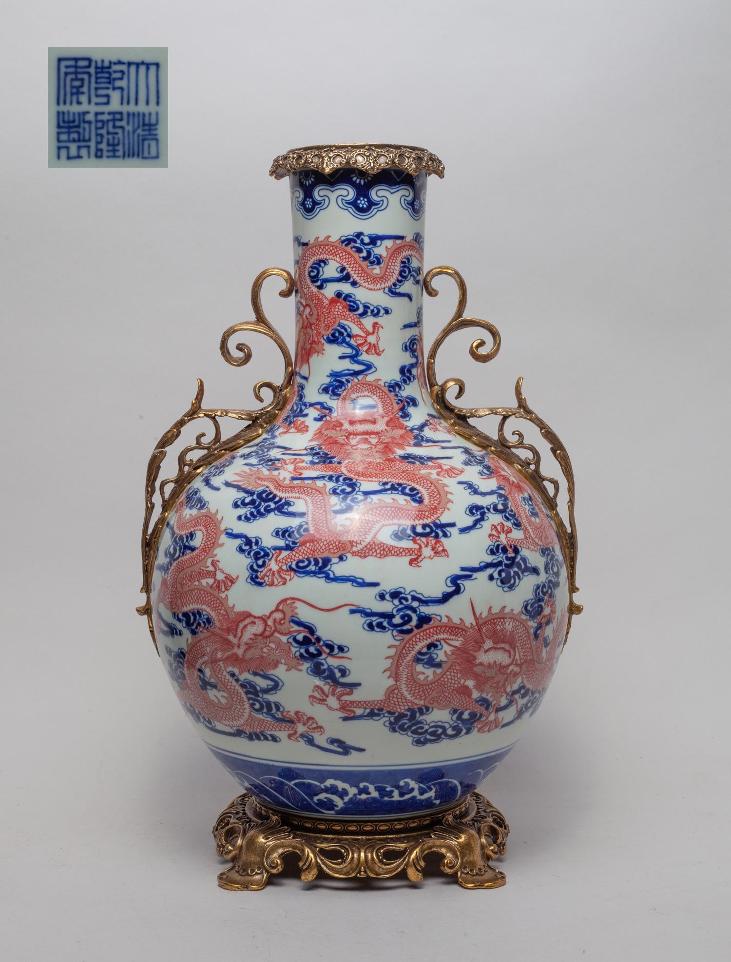 Chinese Export Living Room Vase (1 of 10)