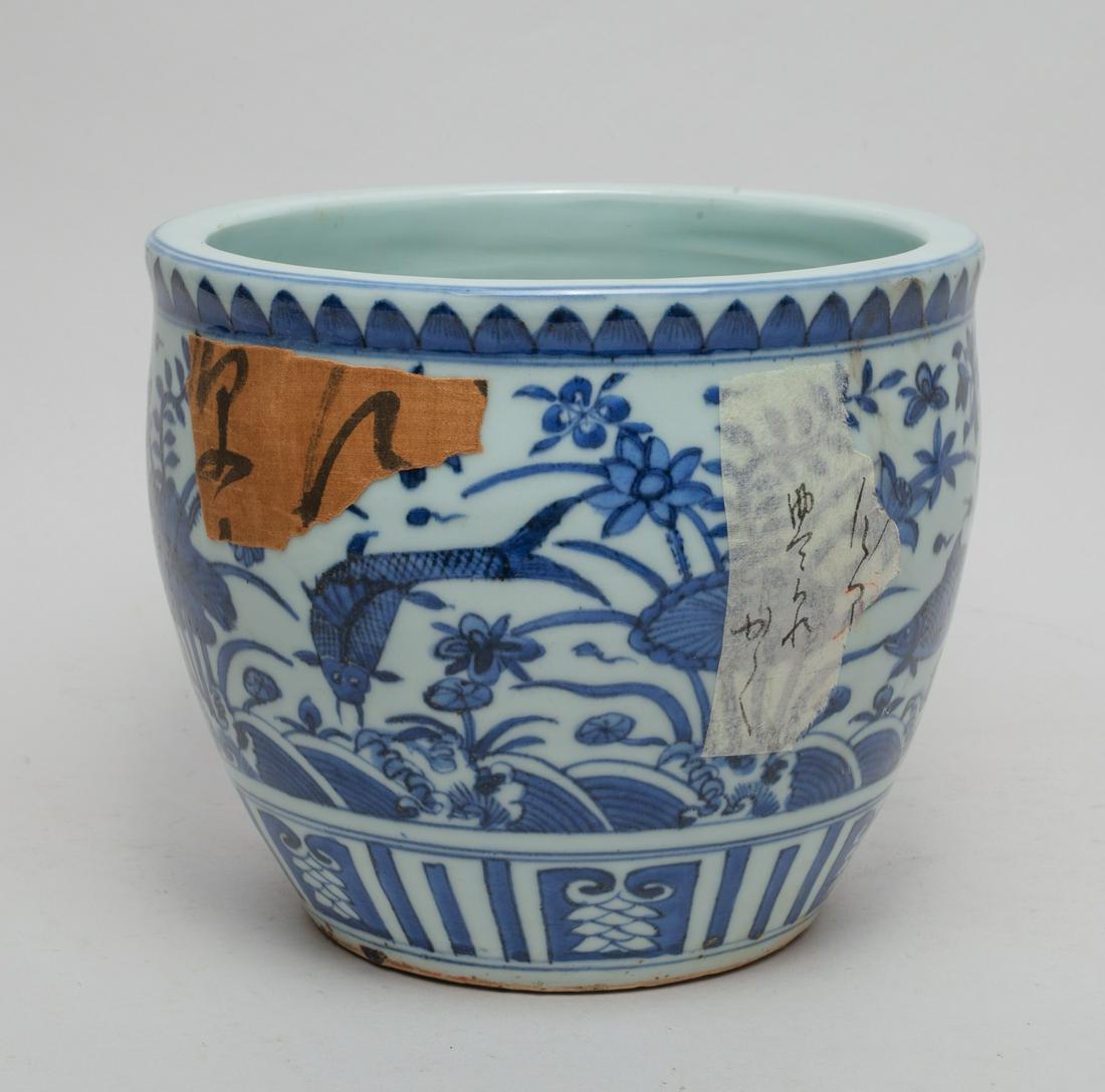 Collectible Chinese Porcelain Large Pot (1 of 10)
