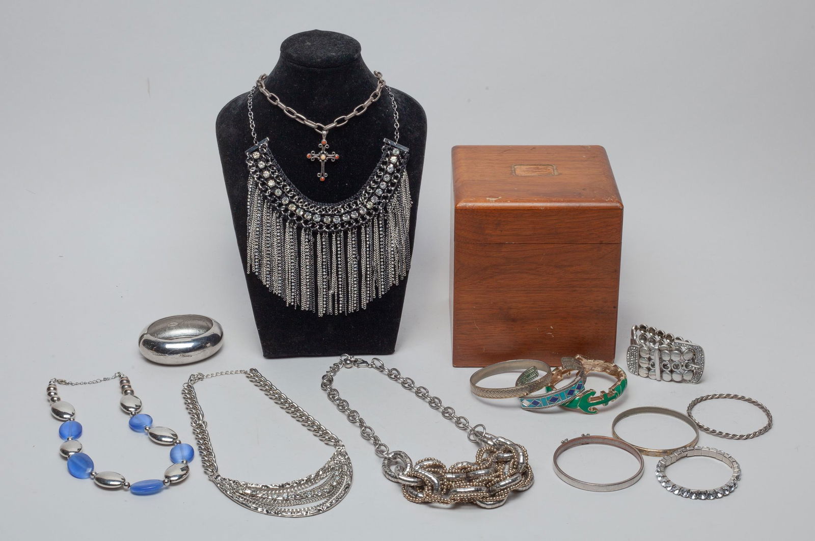 Modern Hip Hop Jewelry Sets (1 of 8)