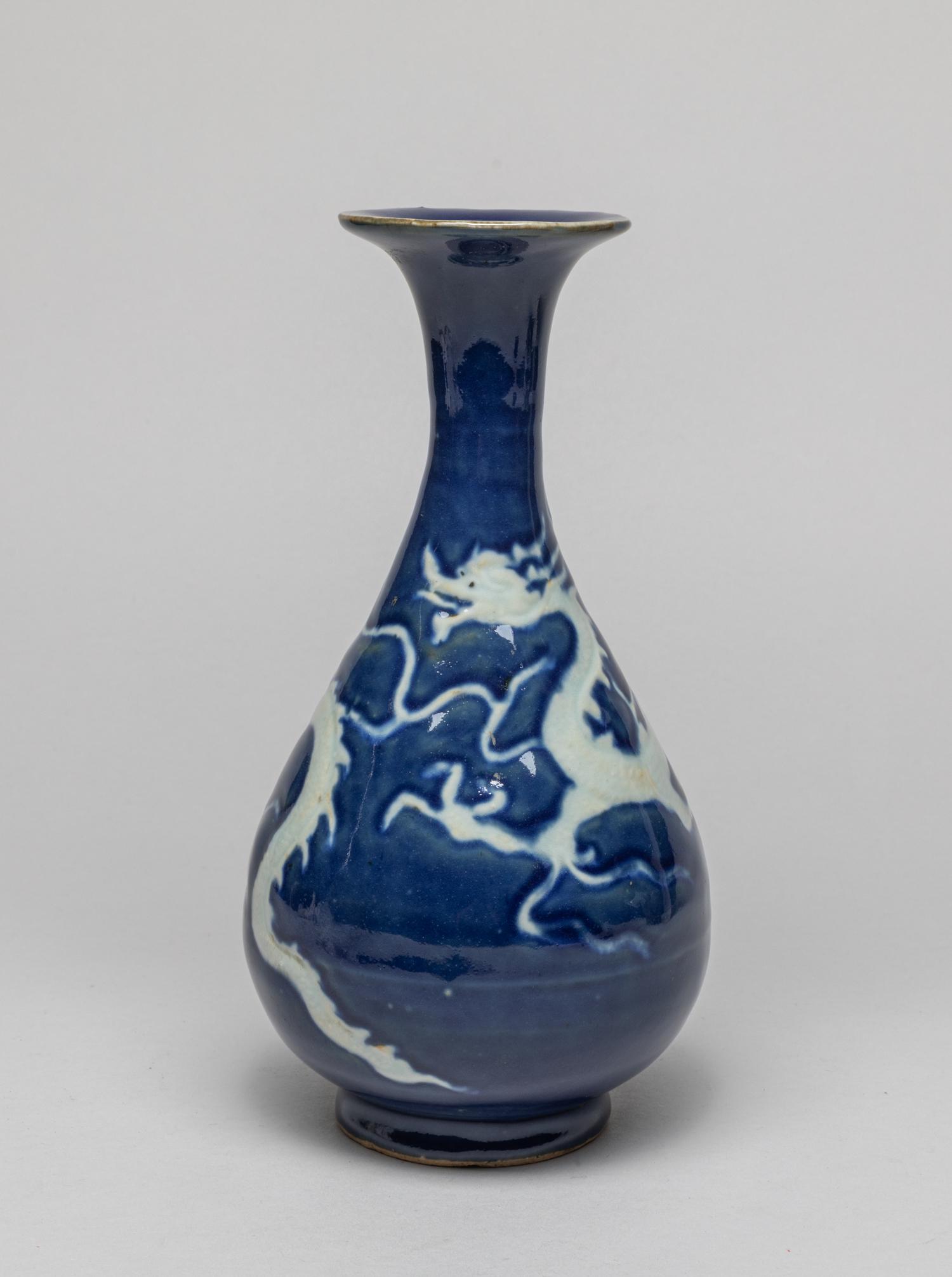 Chinese Export Porcelain Cabinet Vase (1 of 13)