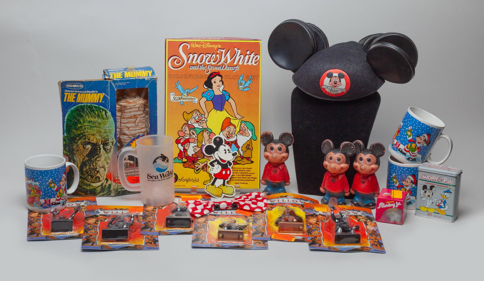 Vintage Disney Toys: Including Disney mugs and toys and Star Wars decors. Size varies.