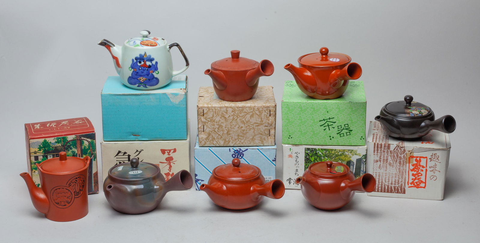 Estate Japanese Tea Sets: Large set Japanese tea sets, size varies.