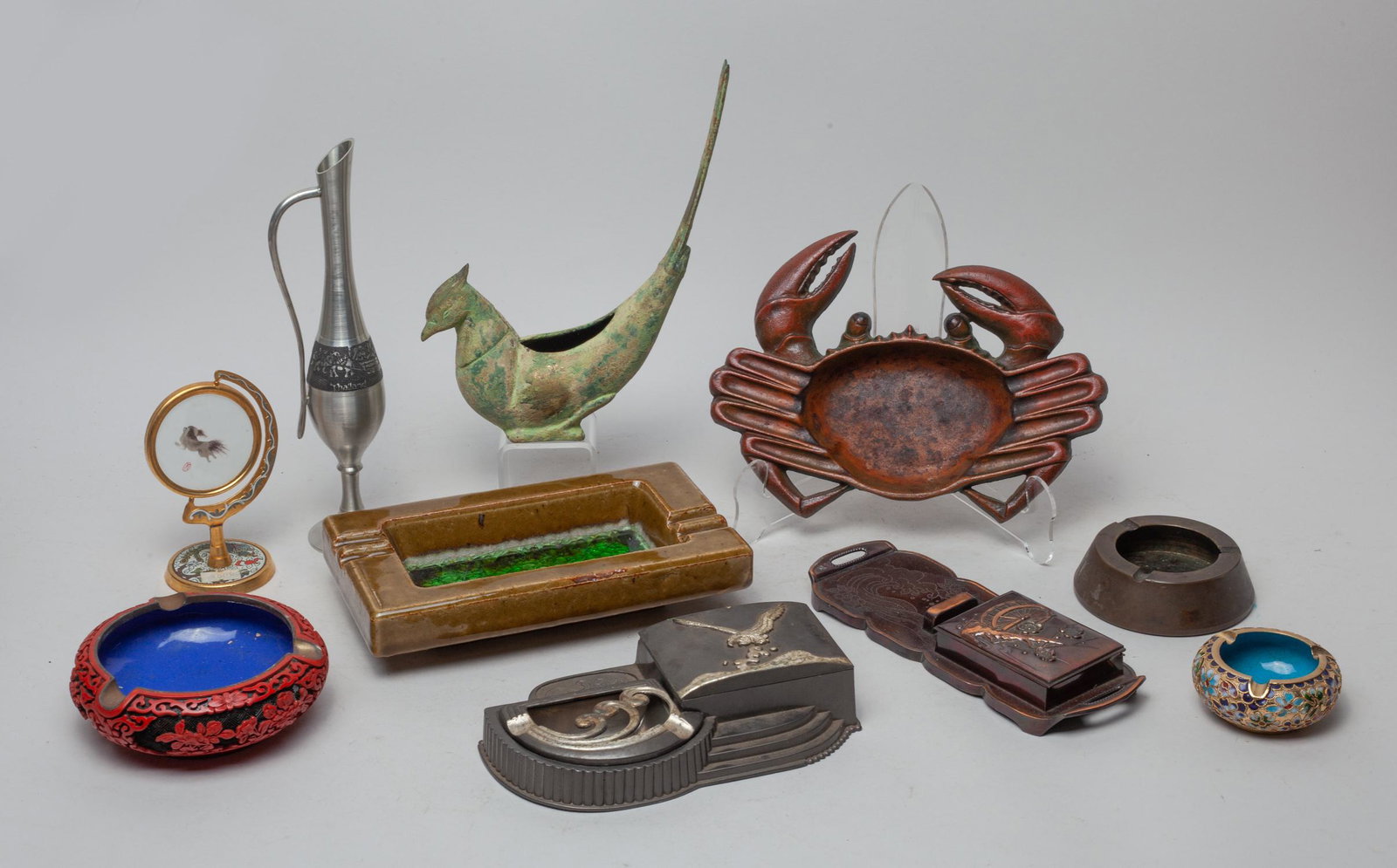 Estate Japanese Vintage Decors: A large group of special ashtrays and table decors. Approx. 8.1-4.5-1.5 inch (largest).