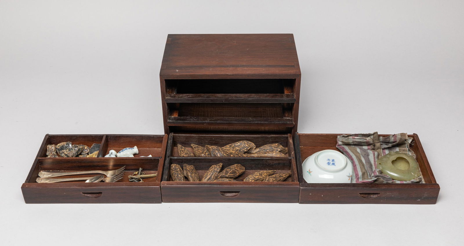 Chinese Agarwood & Smoking Set (1 of 19)