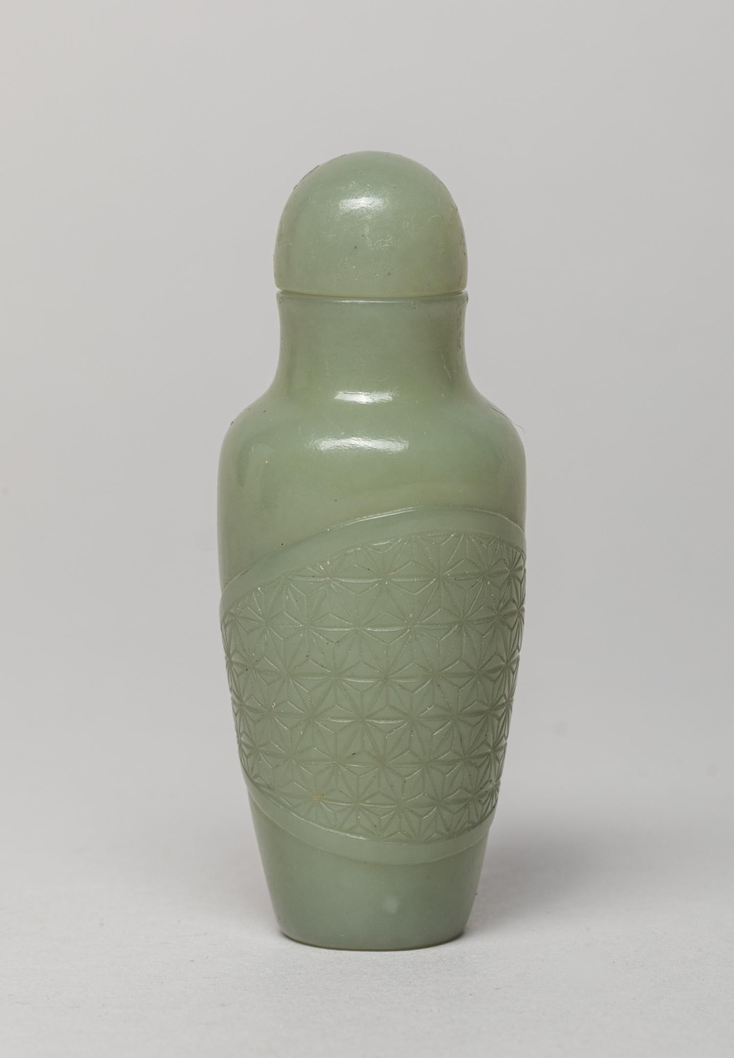Chinese Pale Celadon Jade Snuff Bottle (1 of 9)
