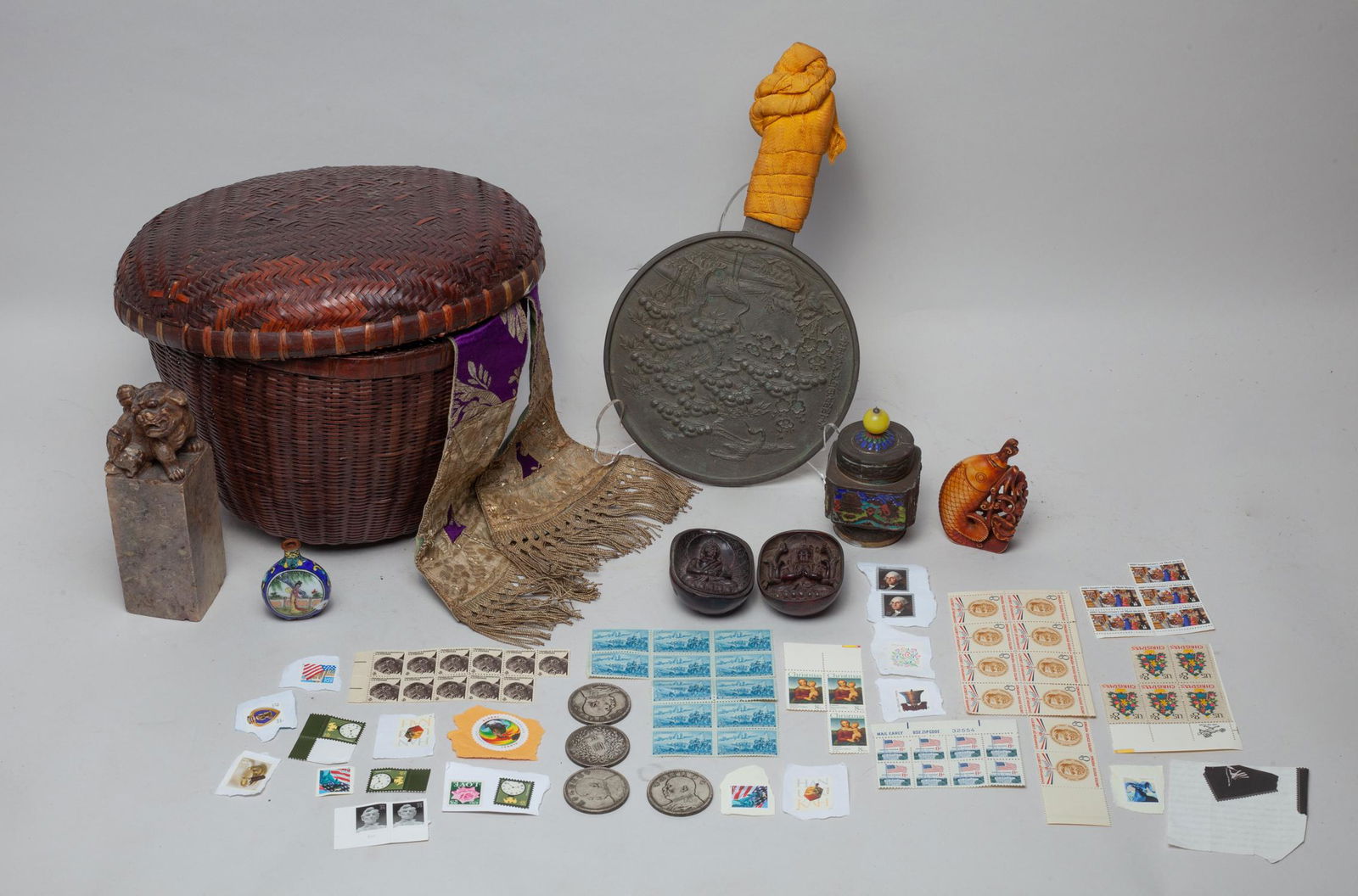 Chinese Coins, Snuff Bottles & Decors (1 of 16)