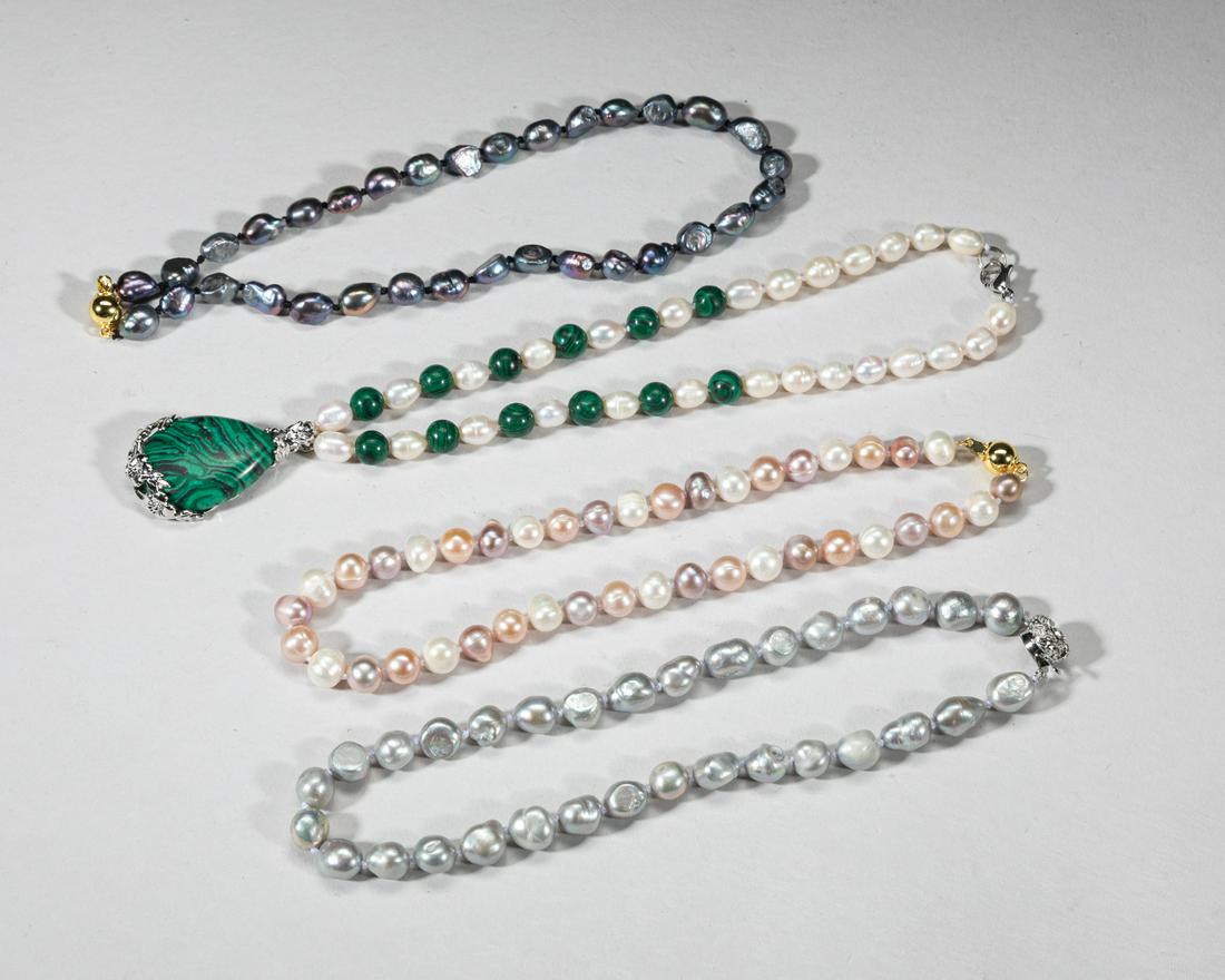 Vintage Pearl Necklace Sets: Group of 4 vintage pearl and gemstone choker necklaces. Approx. 14inch L (largest).