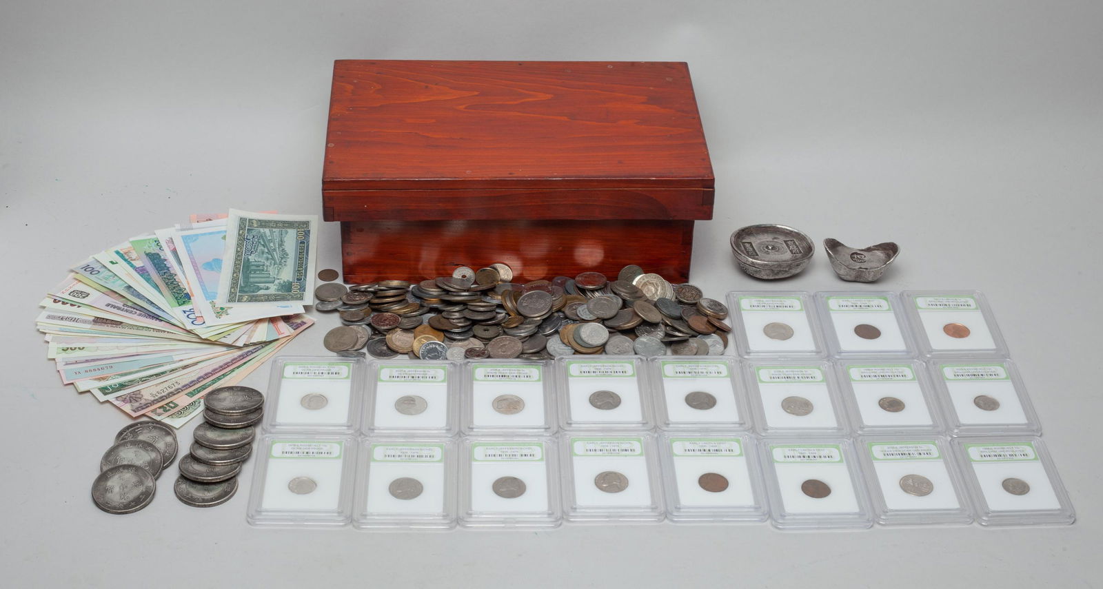 Estate World Coins & Coin Metal Sets (1 of 10)
