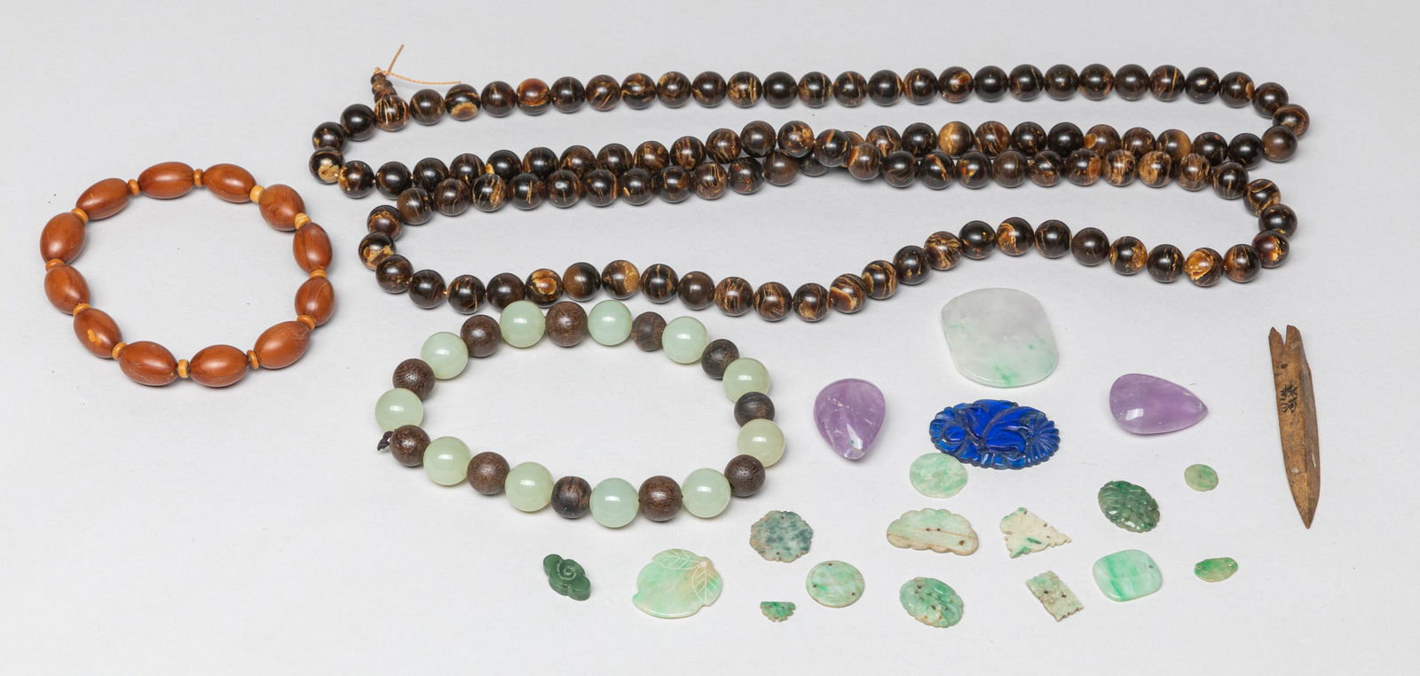 Chinese Nut, Amber & Jade Beads (1 of 17)