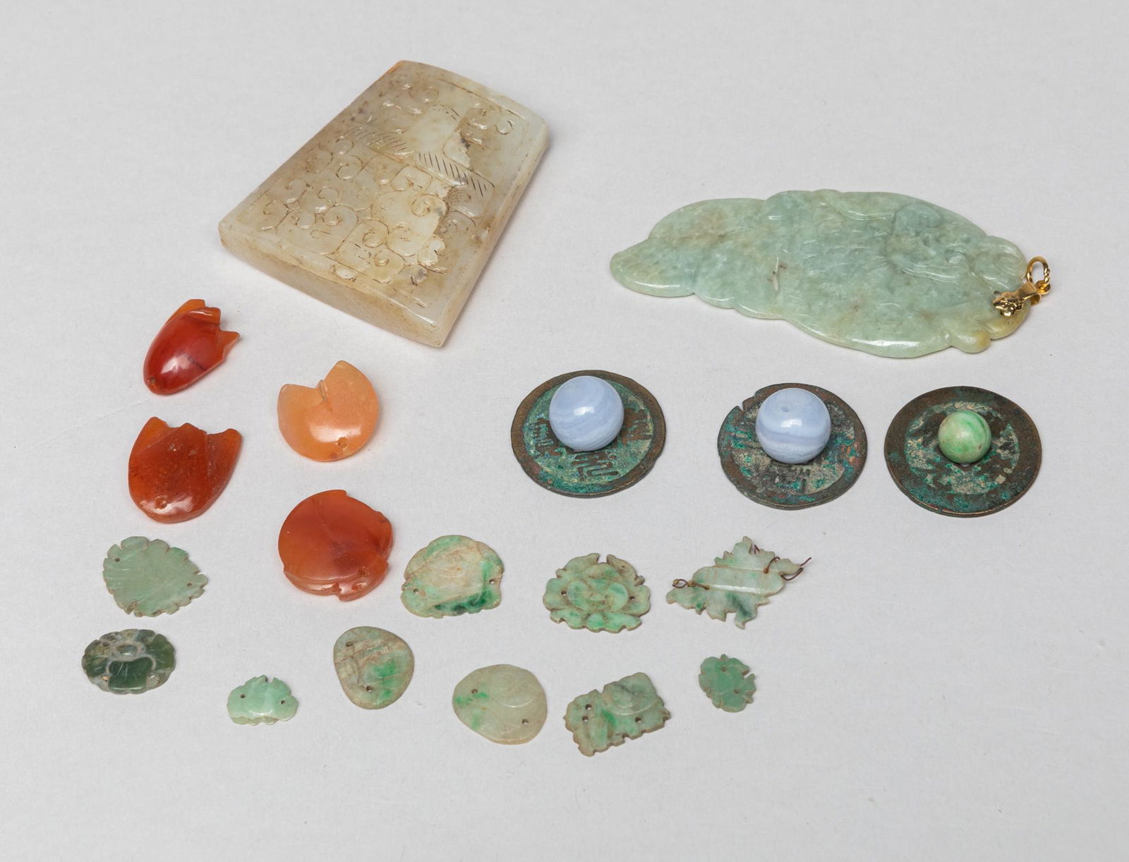 Chinese Coins, Jade & Agate Carvings (1 of 14)