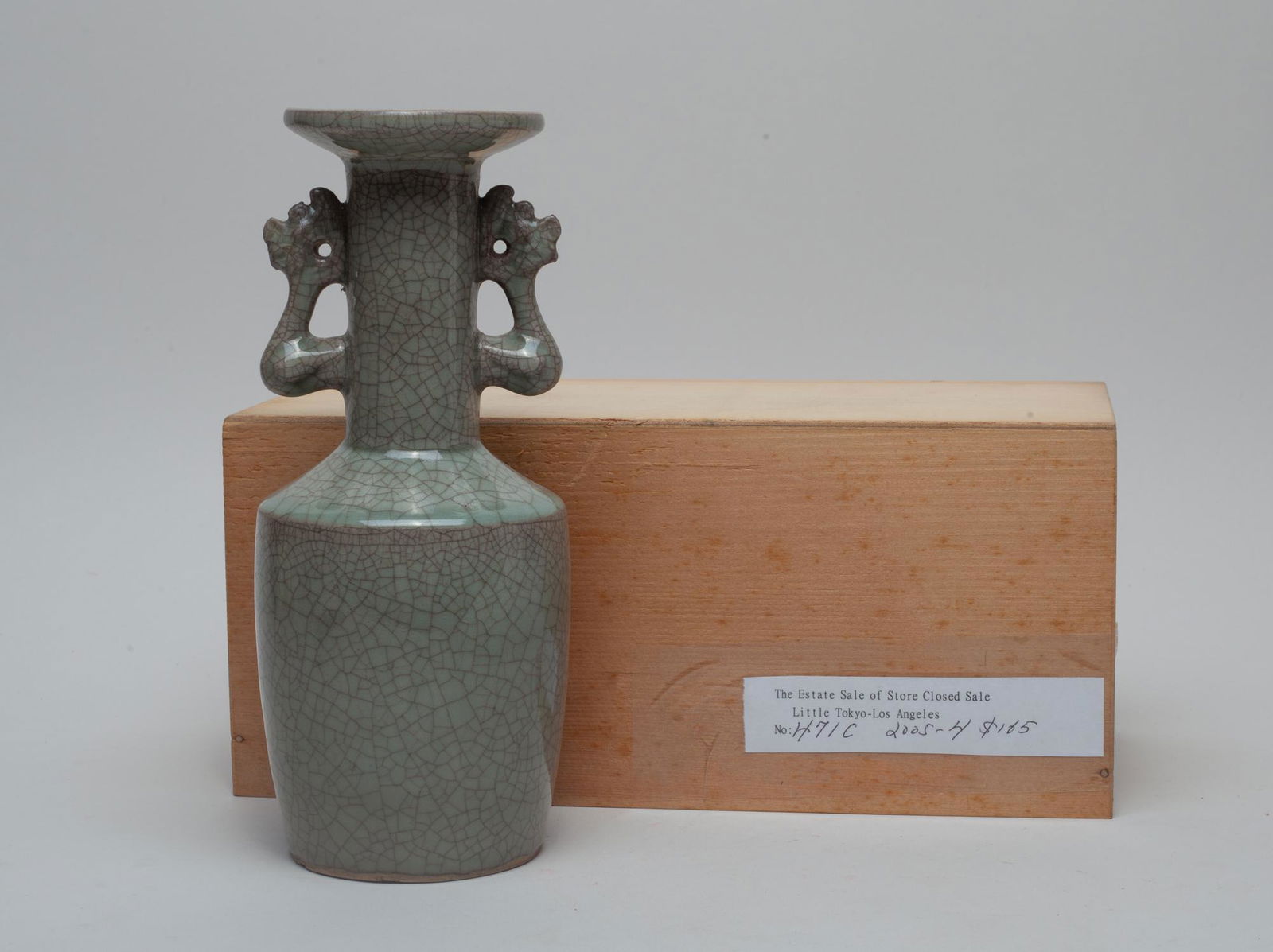 Chinese Export Porcelain Vase (1 of 12)