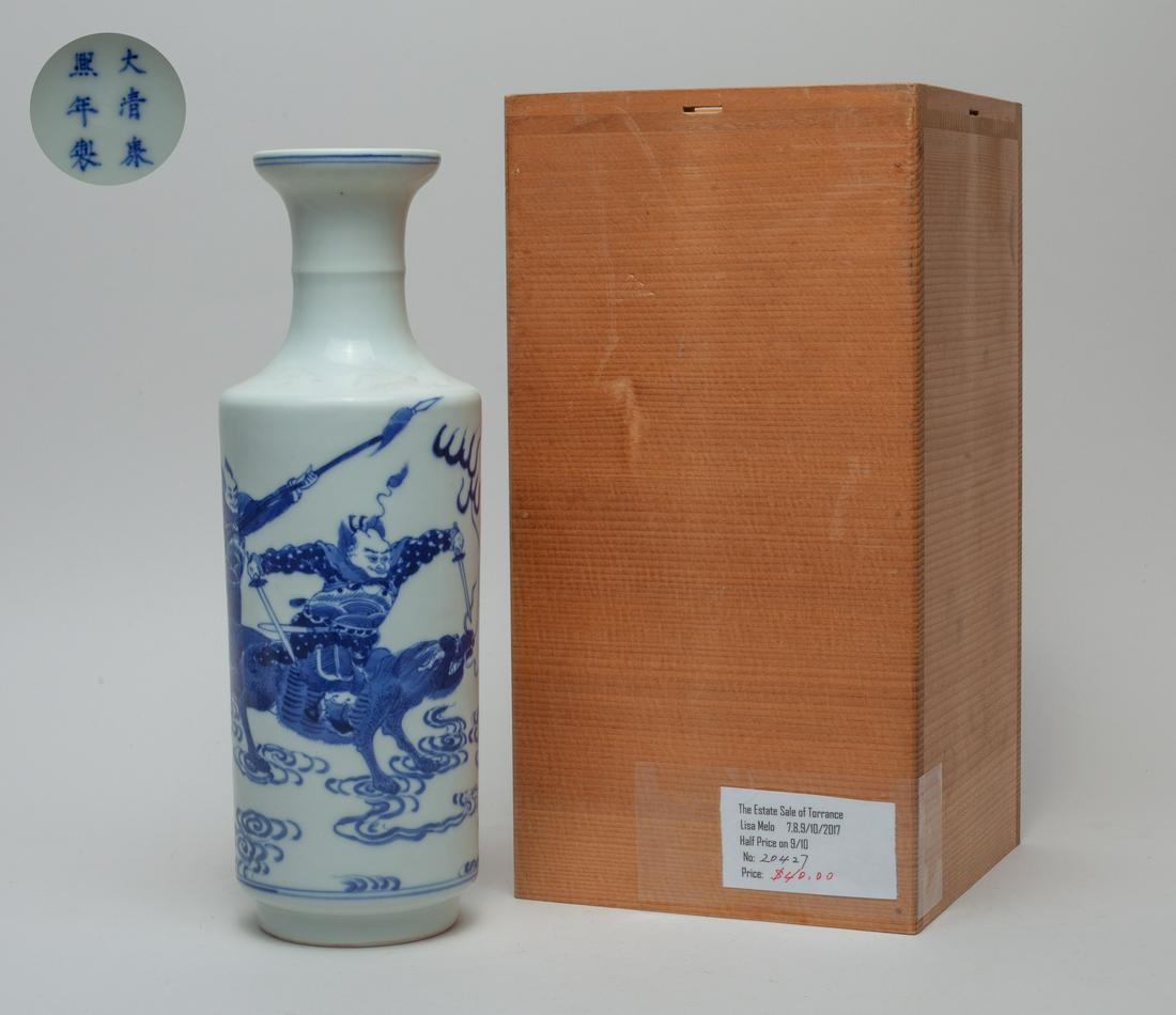 Chinese Export Porcelain Vase (1 of 13)