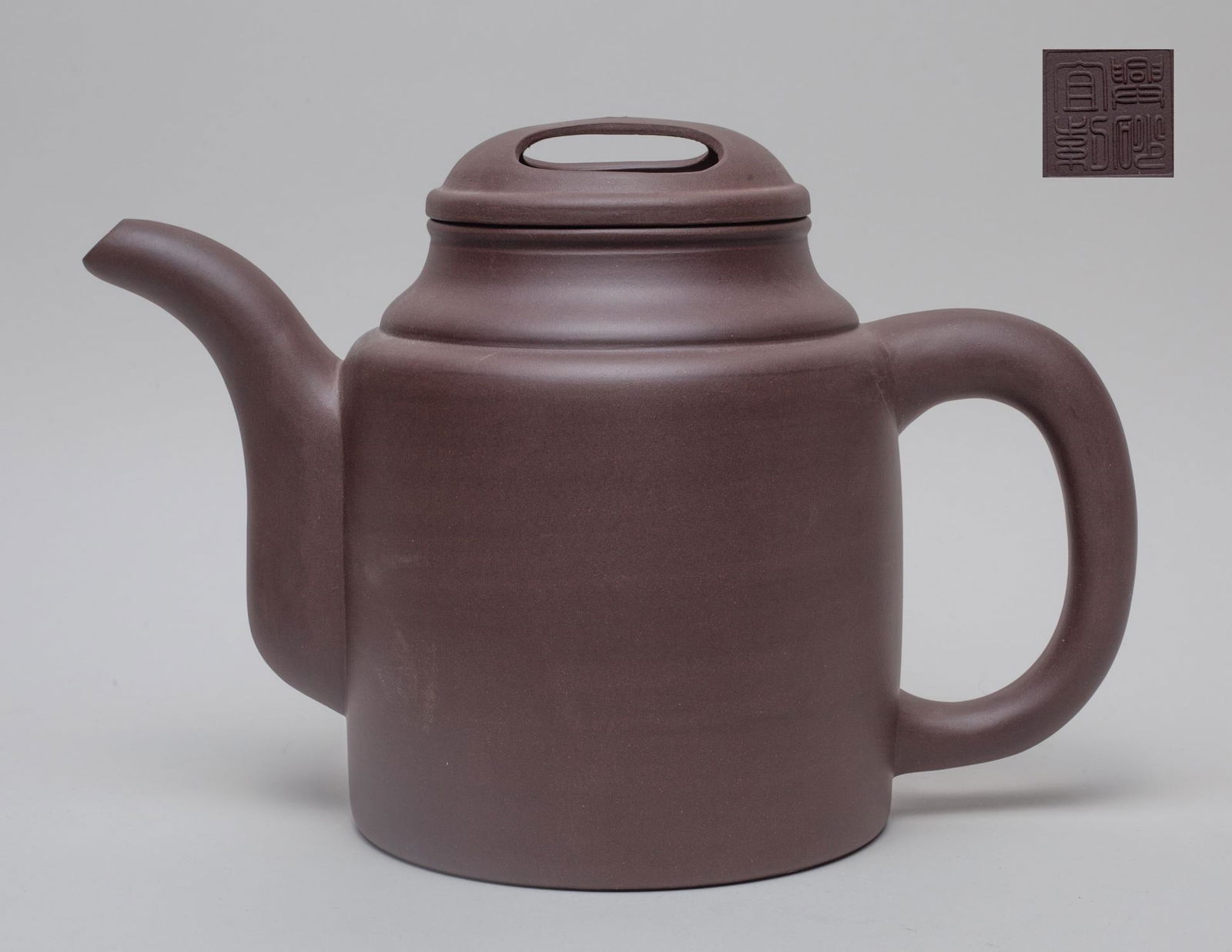 Massive Chinese Yixing Zisha Tea Pot (1 of 8)