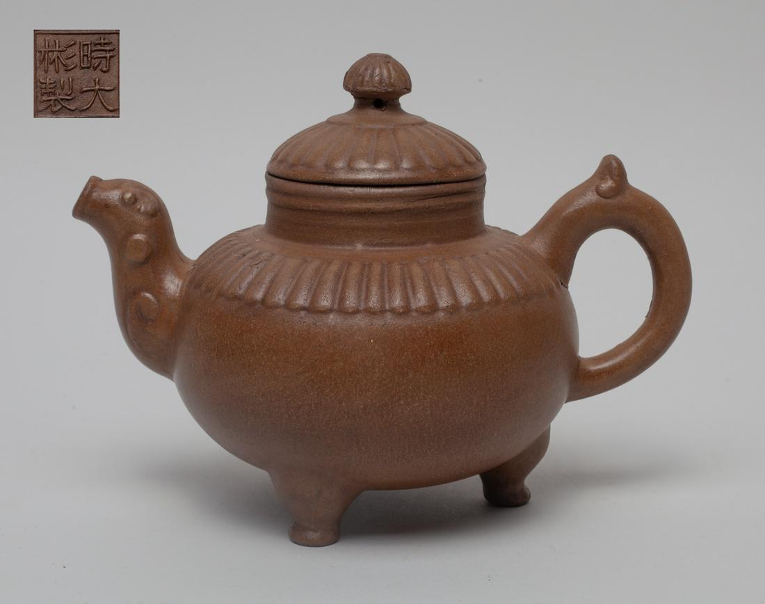 Chinese Yixing Zisha Tea Pot (1 of 11)
