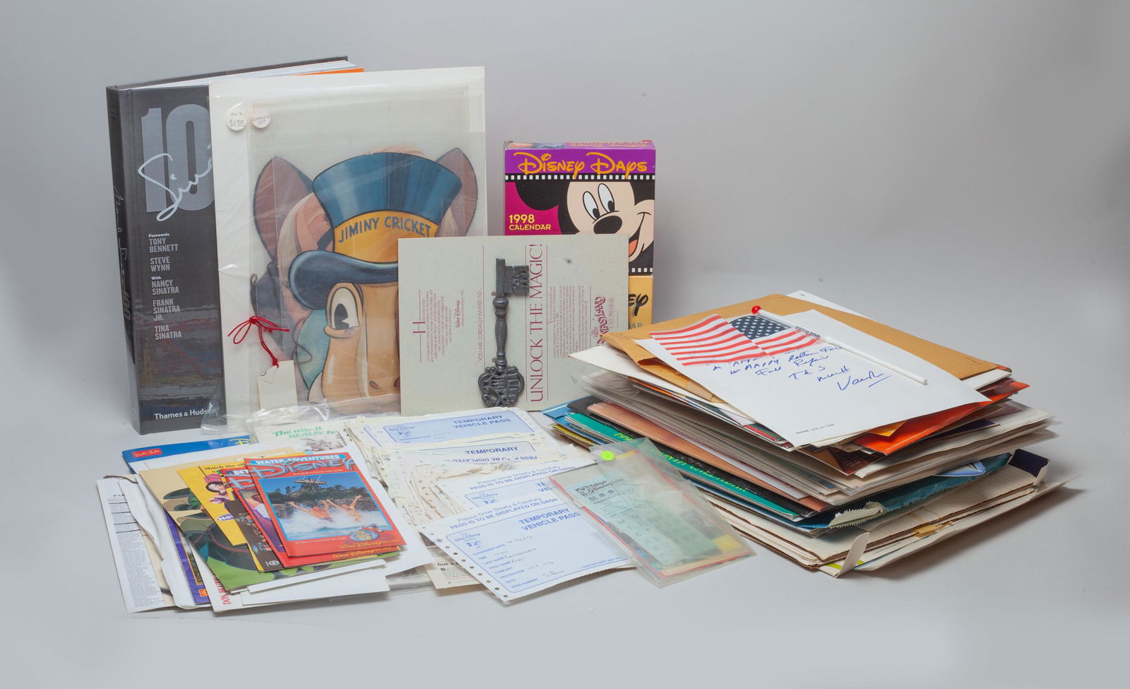 Hollywood & Disney Posters, Books & Decors (1 of 10)