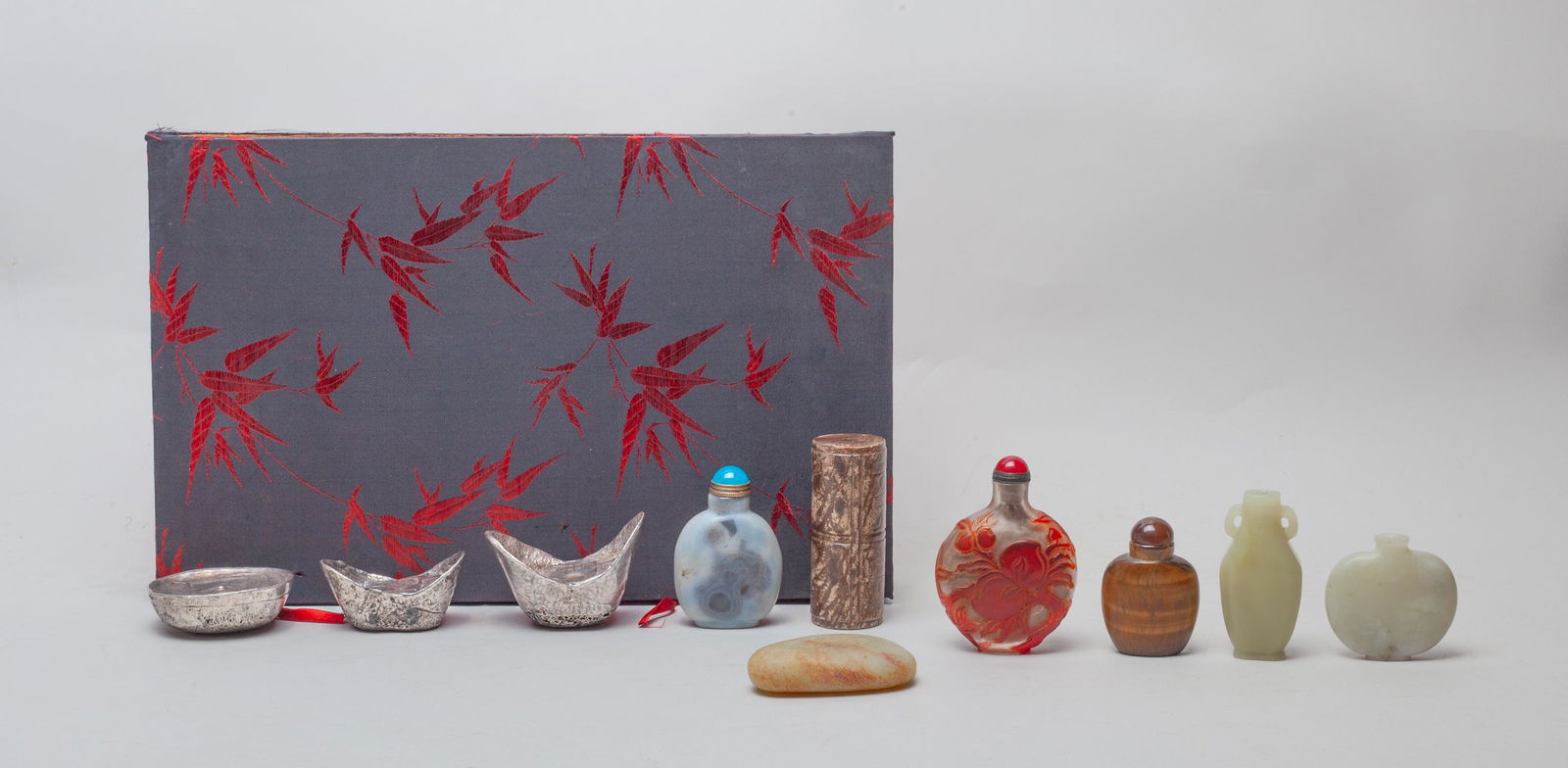 Chinese Snuff Bottles, Jade & Paper Weight (1 of 13)