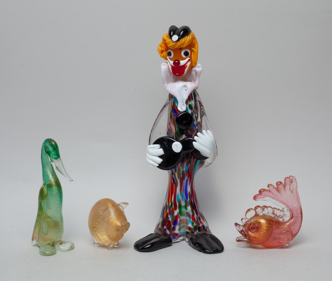 Vintage Italy Art Glass Pieces: Including a special clown art glass sculptures and 2 Italy glass animal sculptures in fish, pig and bird form, the bottom marked G. NAR/dl VENEZIA MADE IN ITALY. Approx. 11.5-4.7-3.4 inch (largest).