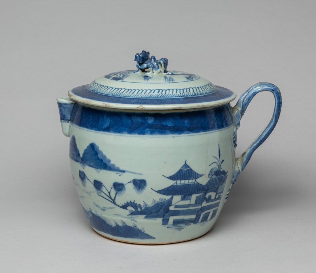 Chinese Export Porcelain Large Pot (1 of 13)