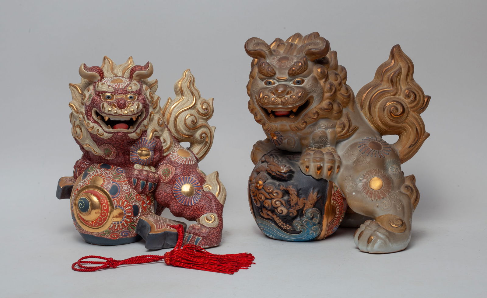 Two Japanese Vintage Porcelain Foo-dog (1 of 13)