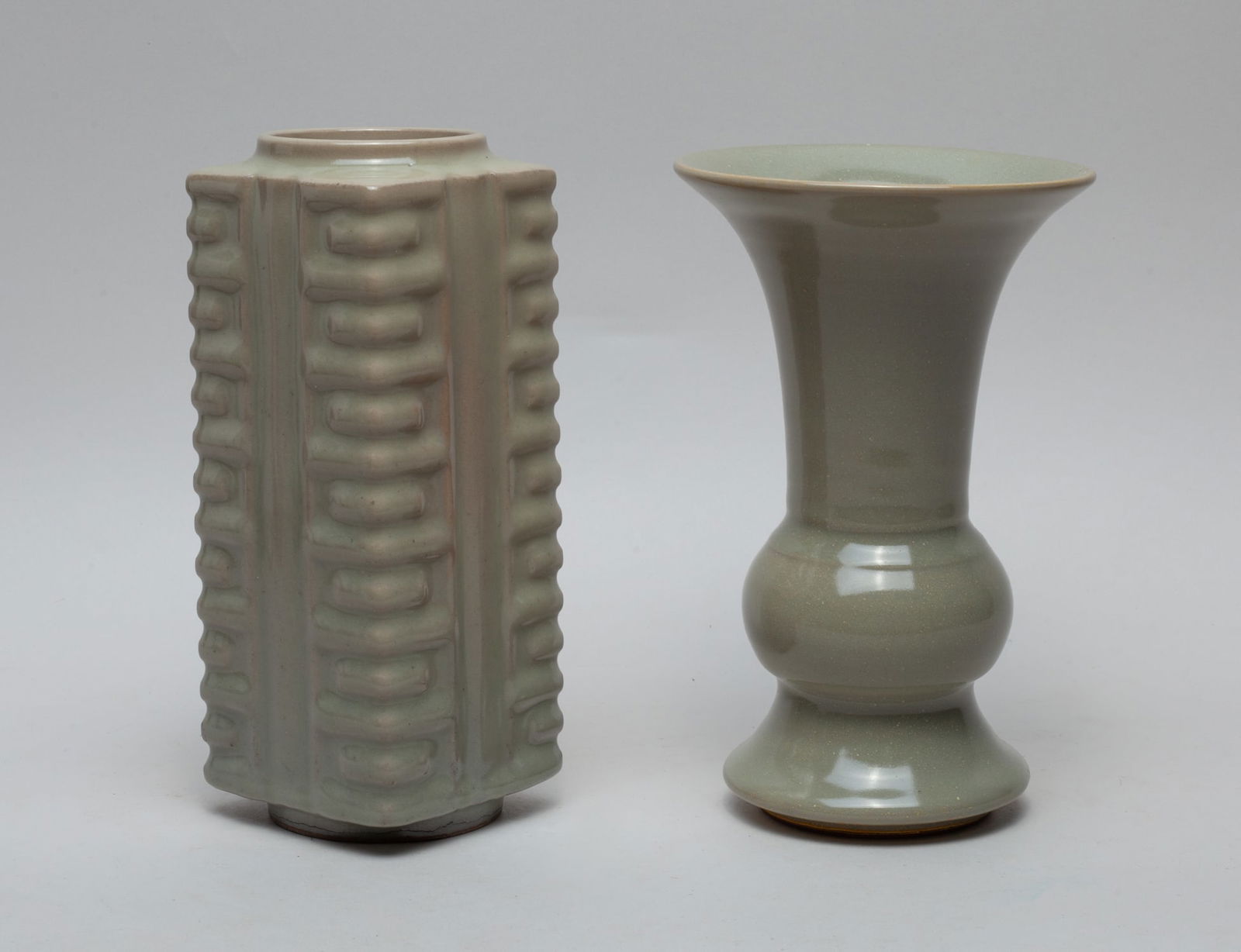 Chinese Export Porcelain Decor Vases (1 of 9)