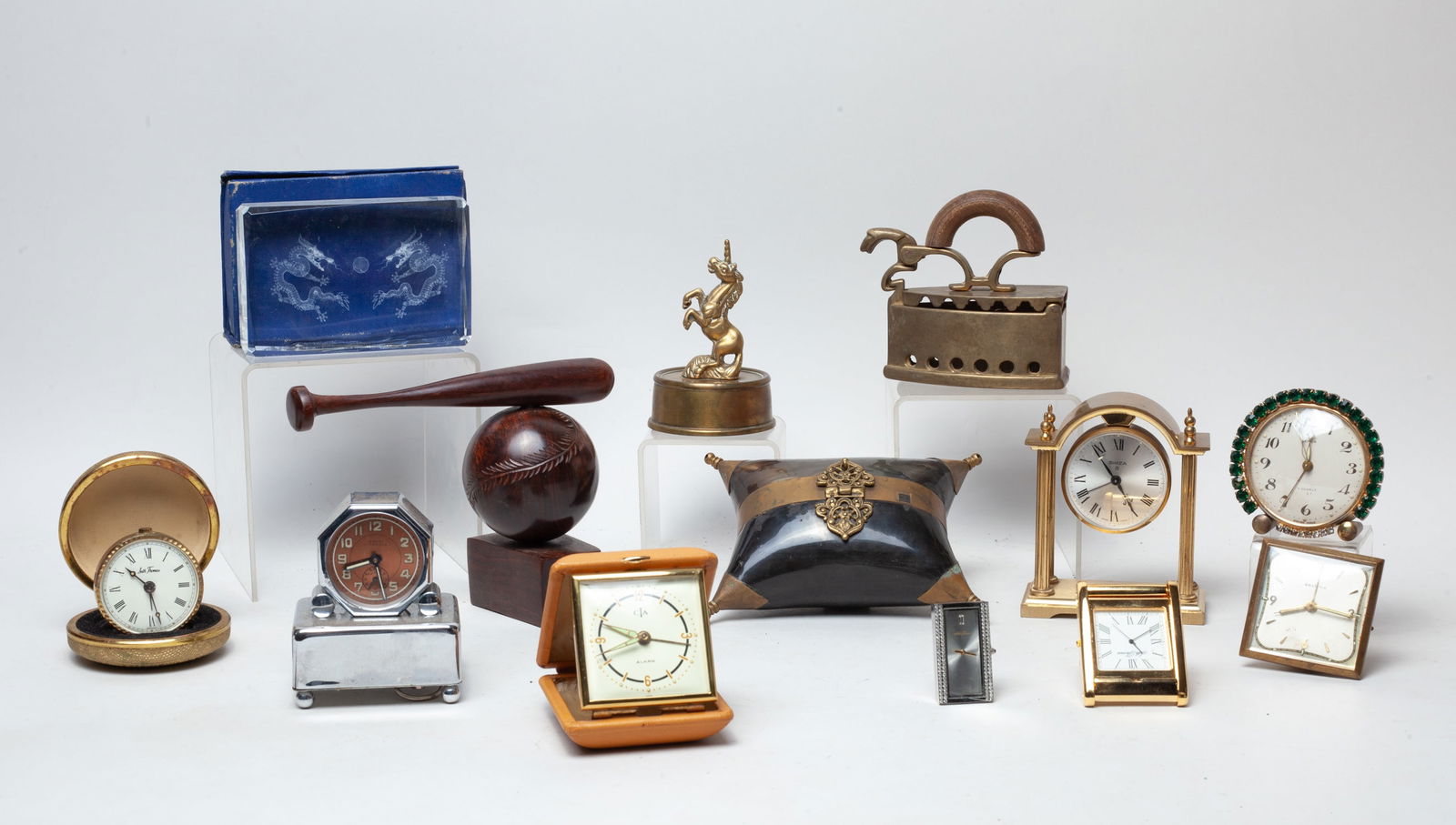 Estate Table Clocks & Decors (1 of 8)